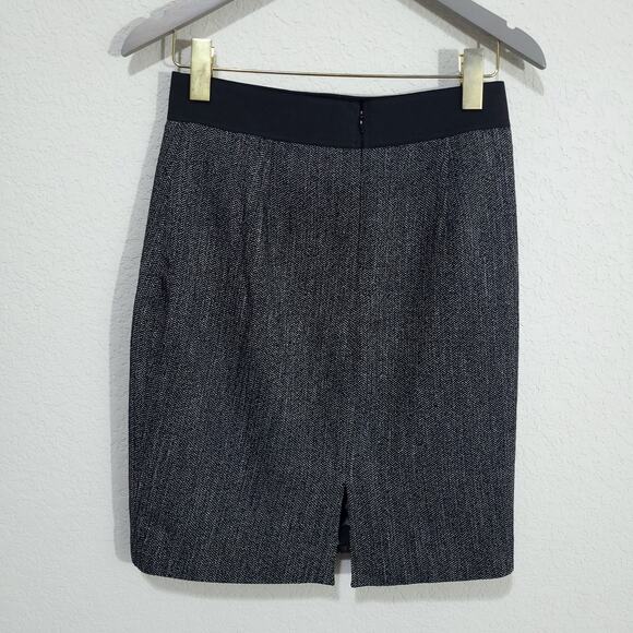 Express Skirt Womens Size 6 Short Mini Black Chevron Classic Preppy Neutral - Picture 2 of 13